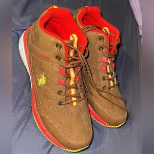 Size a little too big for me. Comfy, boujee.